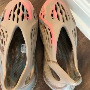 Yeezy | Shoes | Yeezy Foam Runner Size 7 Boys Fits A Size 9  display picture 3